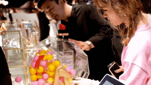 为了1000支大牌口红，我走进了一家明星网红店