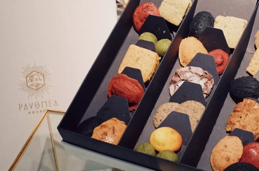 为了1000支大牌口红，我走进了一家明星网红店