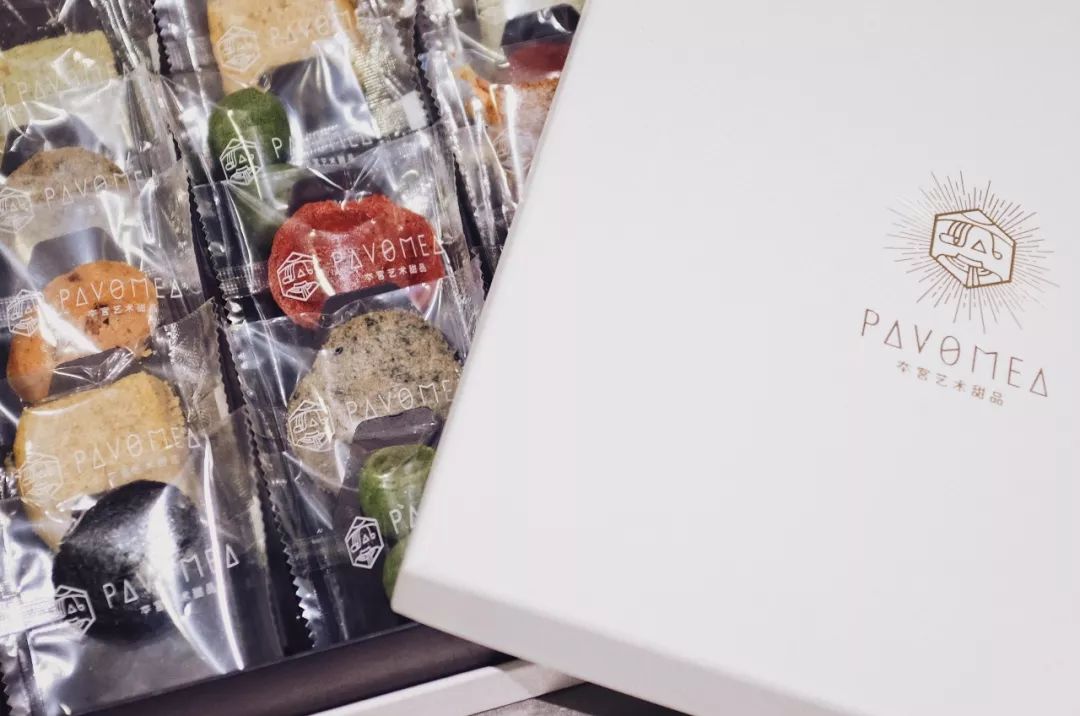 为了1000支大牌口红，我走进了一家明星网红店