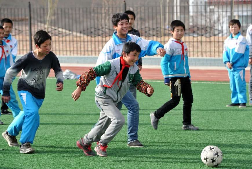 世界杯我不感兴趣，因为在农村，我们小时候只踢“猪尿泡”！