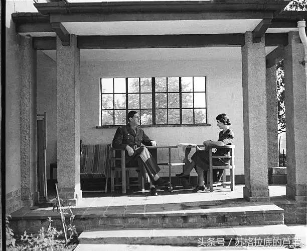 散步就选白金汉宫？你无论如何也难以拒绝他