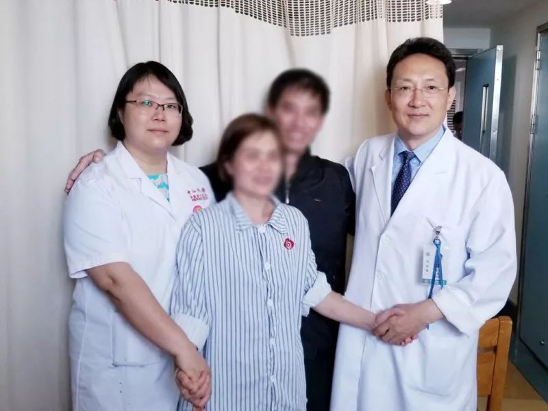 世界首位活体移植的医生,世界第一例小肠活体移植医生