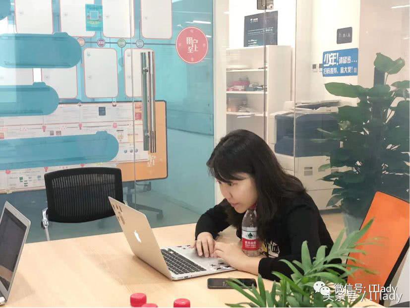 面对用户的犀利问题爱钱进高管们竟开启了直播模式！