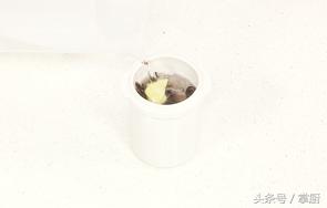 精选的灵芝,鲜美的鸡汤,滋补身子最佳选择!