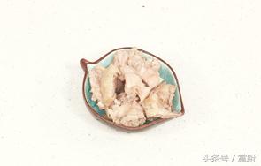 精选的灵芝,鲜美的鸡汤,滋补身子最佳选择!