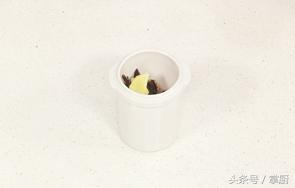 精选的灵芝,鲜美的鸡汤,滋补身子最佳选择!