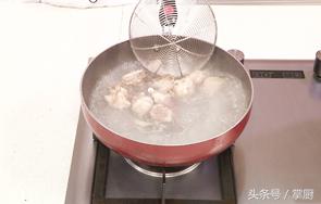 精选的灵芝,鲜美的鸡汤,滋补身子最佳选择!