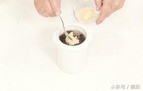 精选的灵芝,鲜美的鸡汤,滋补身子最佳选择!