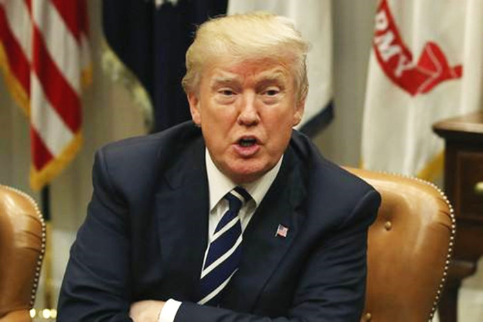 参议院投票限制特朗普加征关税权利、前员工举报特斯拉欺骗投资者