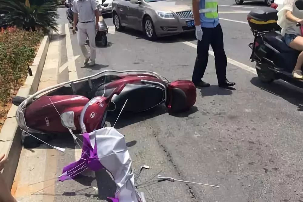 交警加装遮阳伞整治,交警电动车遮阳伞整治