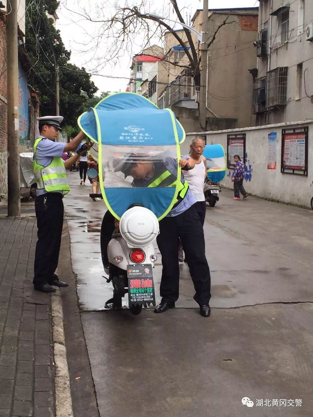 交警加装遮阳伞整治,交警电动车遮阳伞整治