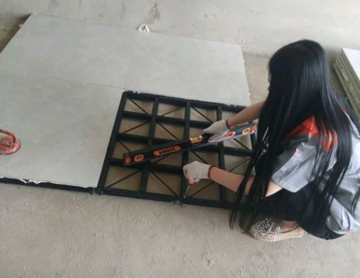 上墙瓷砖怎么铺贴牢固又不空鼓,第一次见瓦工师傅