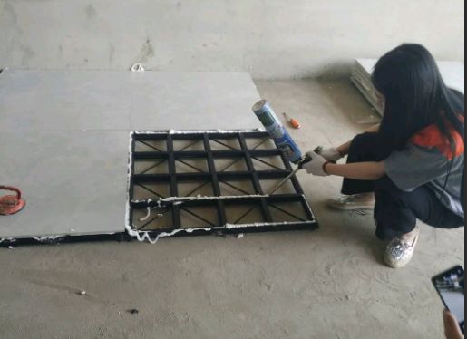 上墙瓷砖怎么铺贴牢固又不空鼓,第一次见瓦工师傅