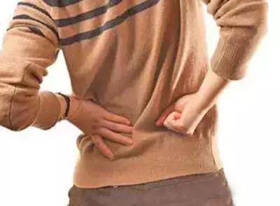 女人老是腰胀酸是怎么回事,女人总是腰酸胀是怎么回事