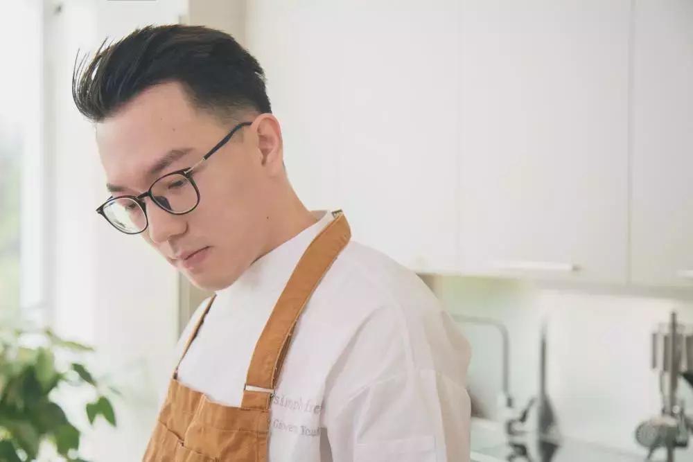 90后粉色少女艺术家与新锐主厨激情碰撞，生猛如鲜肉，却大有玄机