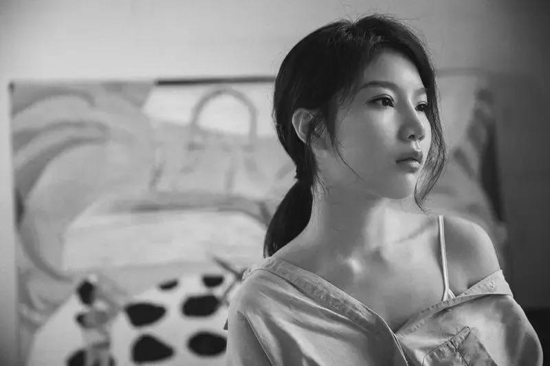 90后粉色少女艺术家与新锐主厨激情碰撞，生猛如鲜肉，却大有玄机