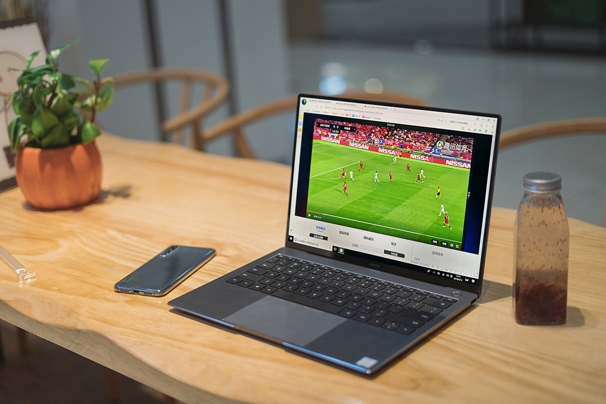 聊聊足球盛宴的另一面：摄影与显示设备的改变