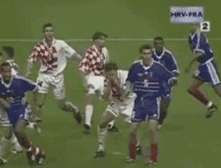 足球最关键的是自信,足球是艺术吗