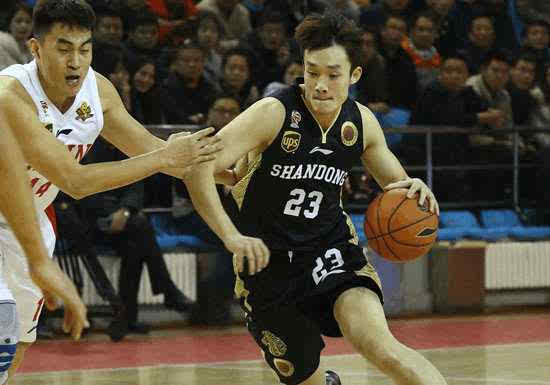 郭艾伦是国内球迷最多的人吗,中国篮球第一人郭艾伦