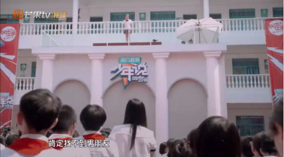 小女孩太肥被嘲笑,小女孩嫌弃爸爸说自己胖