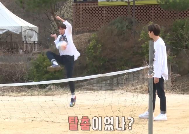 金泰亨踢闵玧其,防弹金泰亨名场面