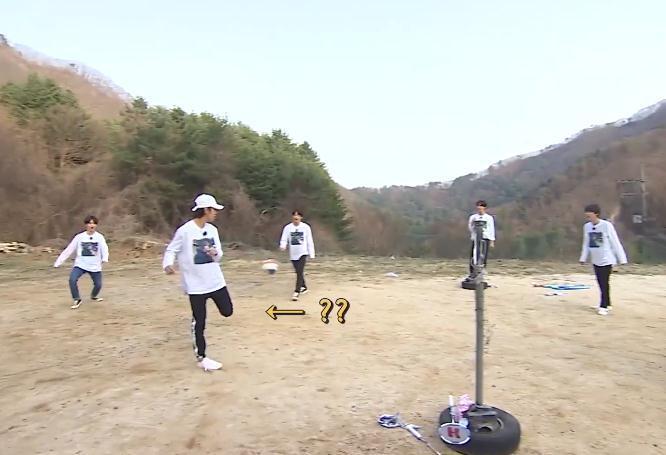 金泰亨踢闵玧其,防弹金泰亨名场面