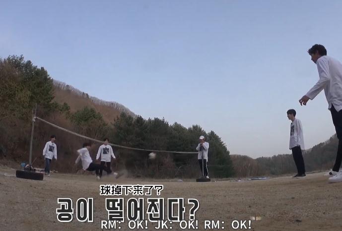 金泰亨踢闵玧其,防弹金泰亨名场面