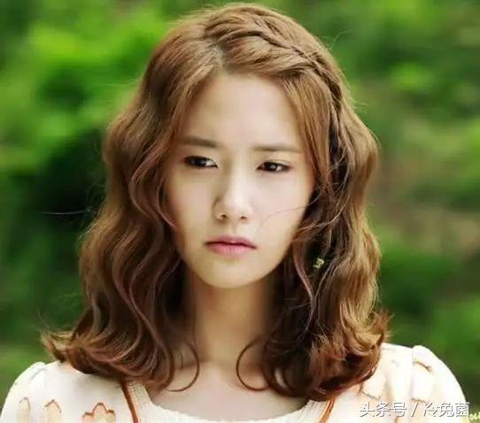 今年流行的全头烫系列,2022年最流行优雅气质女性全头烫