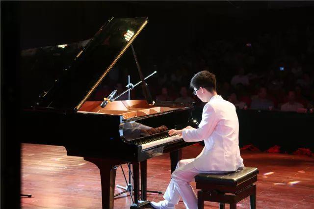 13岁为爱好万里求学,为练技专门租房!海宁15岁男孩的毅力让人叹服!