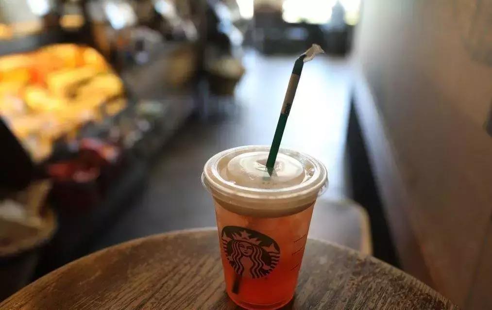 星巴克2020年取消吸管的意义,星巴克什么时候换的纸吸管