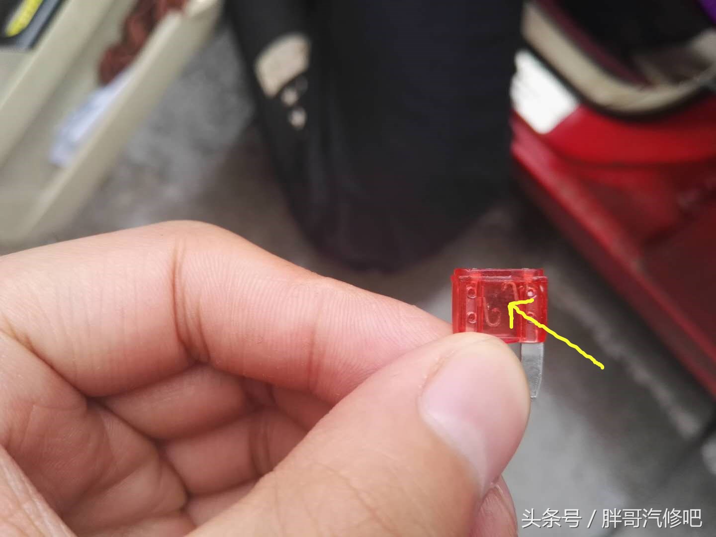 汽车大灯烧近光,汽车大灯开远光总是烧保险