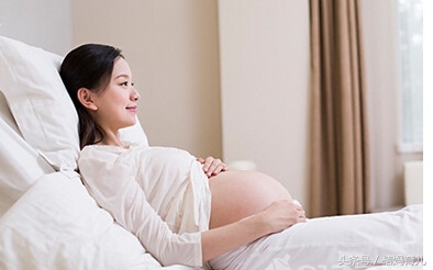 孕32周羊水破了还有点血,孕32周羊水早破保胎4天有淡红色血