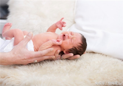 孕32周羊水破了还有点血,孕32周羊水早破保胎4天有淡红色血