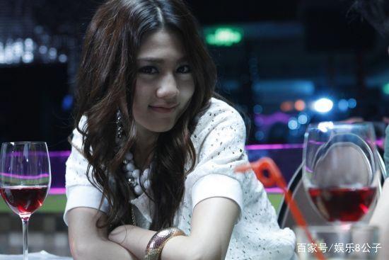 她是baby的接班人,演大尺度电影,25岁凭全裸不*点露**写真照走红!