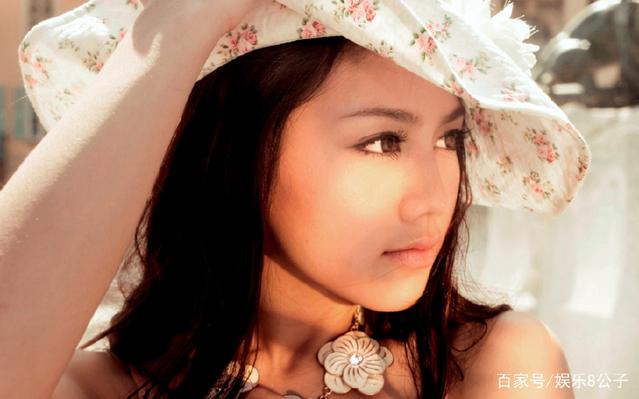 她是baby的接班人,演大尺度电影,25岁凭全裸不*点露**写真照走红!