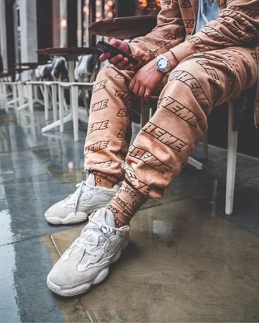 穿洞洞鞋出门真的很丢人吗,出门基本都穿洞洞鞋