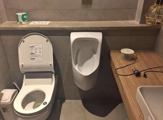 为什么现在很多人都换了智能马桶,马桶边上要装个小便器好吗