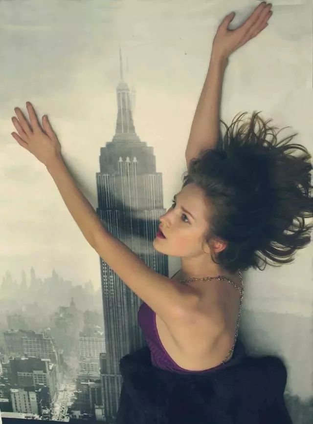 她被香奈儿和阿玛尼“通缉”，只因她在试衣间干的事儿太放肆！