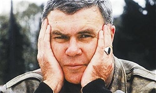 读了看不懂是浪费时间,读了看懂了是浪费生命——雷蒙德·卡佛