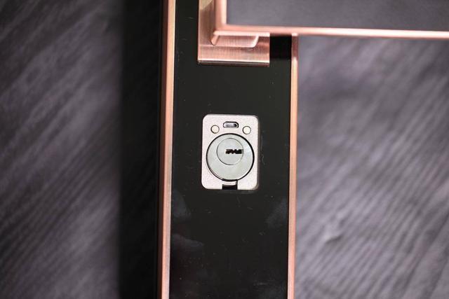 指纹锁防盗好还是机械锁好,指纹锁比普通钥匙安全吗