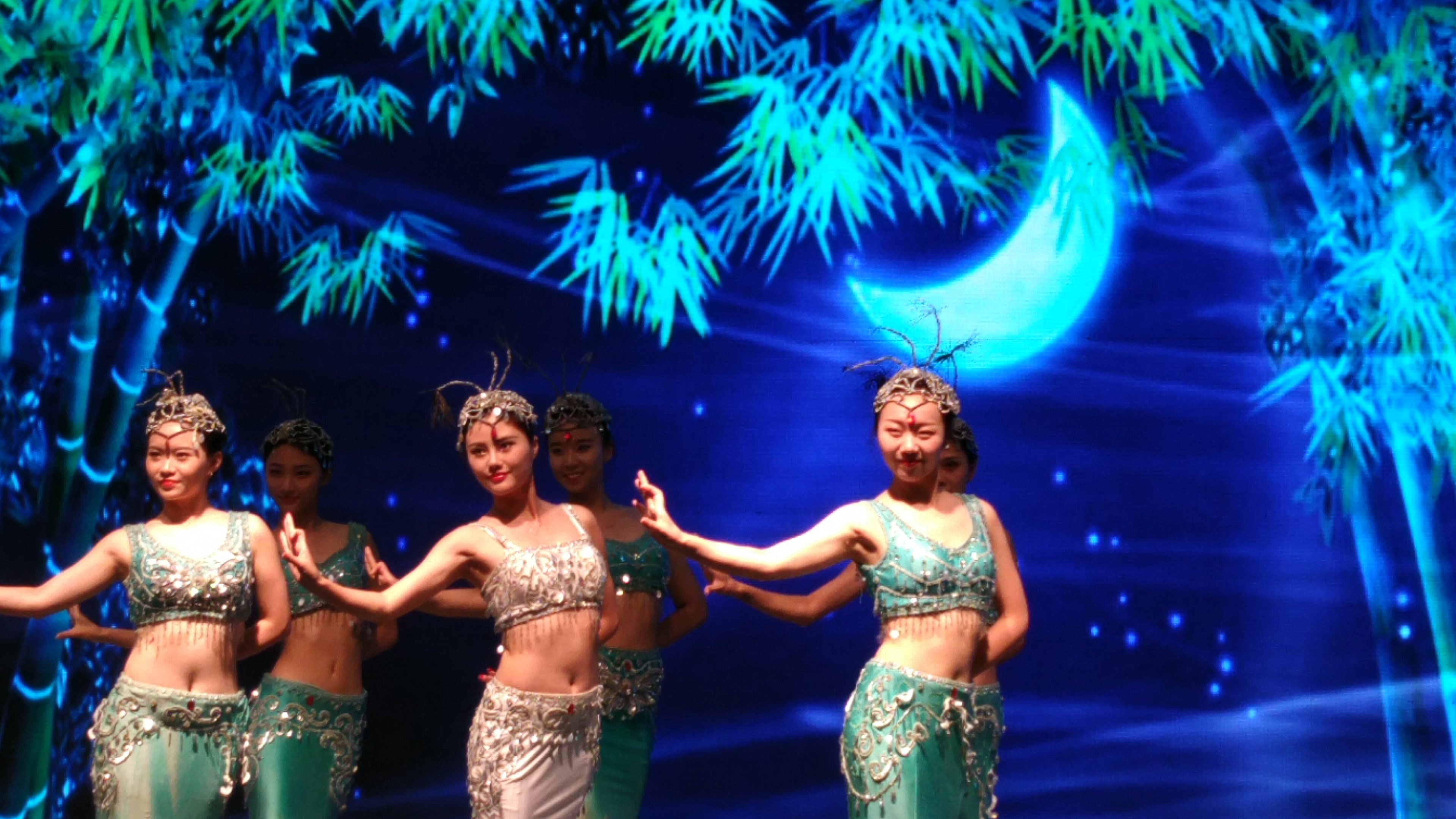 智悦游云南，吃巴适耍安逸，一部手机全搞定！