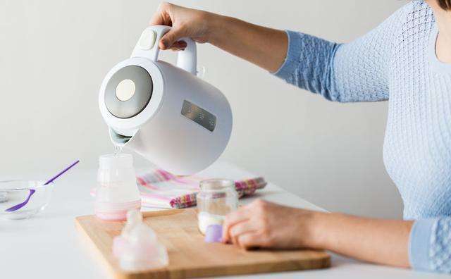 奶粉溶解后有颗粒挂壁,爱他美奶粉挂壁有颗粒是怎么回事