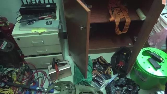 忘还*款贷**车被拖走，赎回多交两三万！义乌一担保公司搜出大量*踪器追**