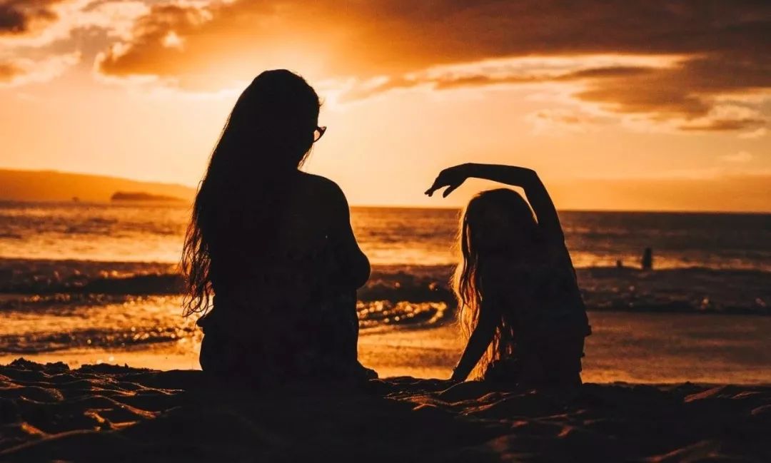 妈，你就不能多挣点钱吗！母亲听后熬夜给孩子写了一封信