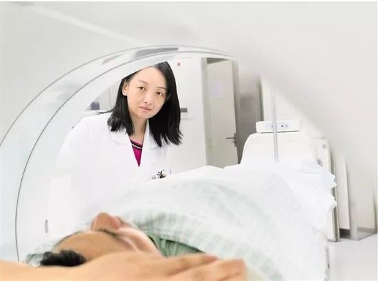 甲状腺结节要做手术是不是很严重,甲状腺结节做手术是切掉甲状腺吗