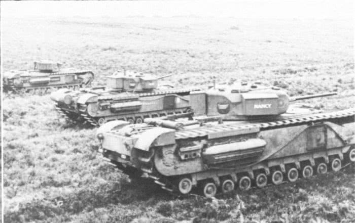 从第一次世界大战开始，坦克就已经娘化了！