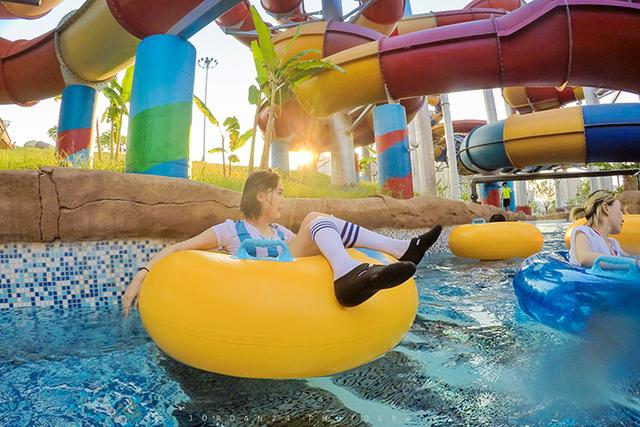 足球宝贝泳池助力足球比赛,足球宝贝组合水上闯关