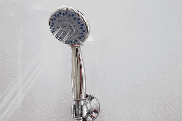 电热水器一直开着还是现用现开好,电热水器电源开关一直开着可以吗