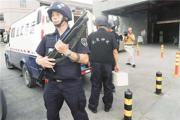 运钞车在什么情况下能停车,为什么运钞车押运