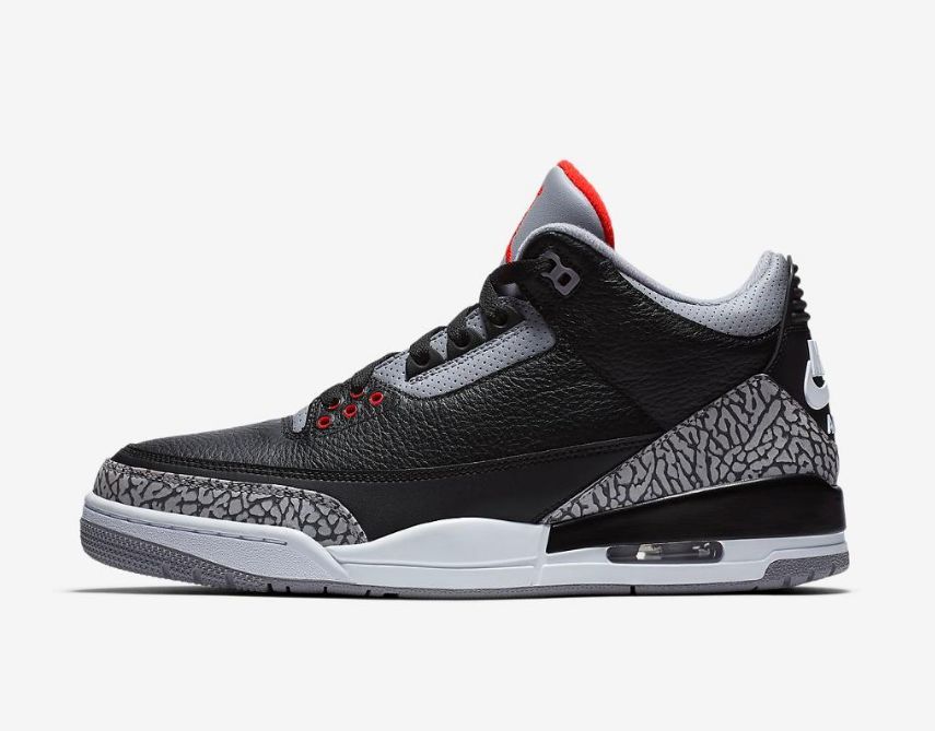 篮球鞋随处可见，足球鞋却难得一见，网友：国产巨头真是精明啊